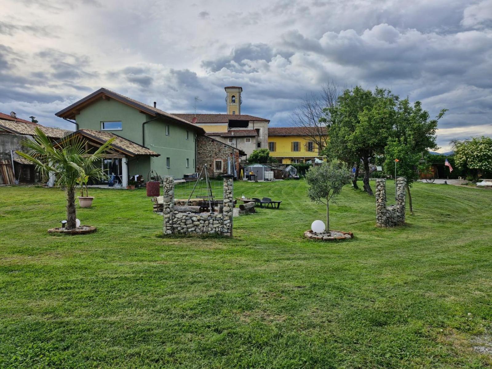 Hotel Casa Il Grappolo à Momo Extérieur photo